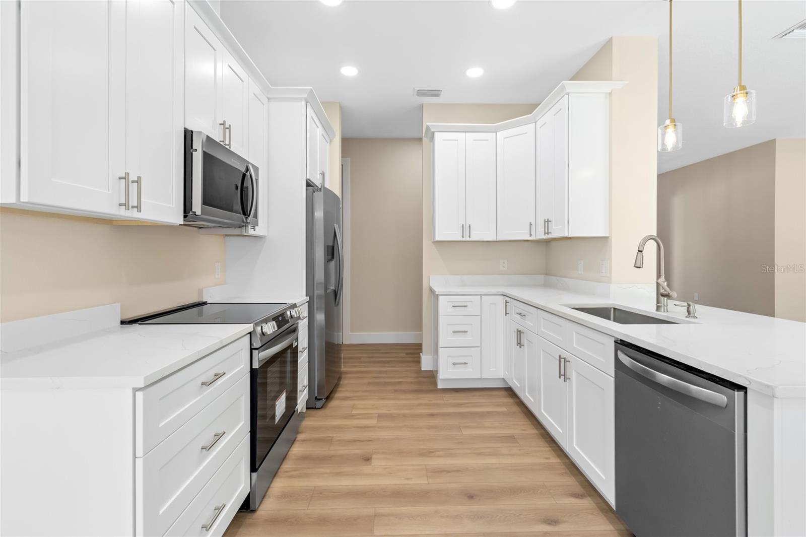 Image 30 of 72 For 13040 Tinamou Avenue