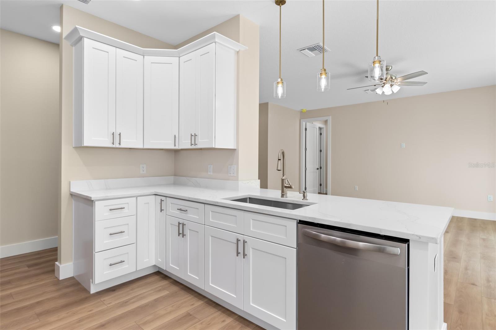 Image 32 of 72 For 13040 Tinamou Avenue