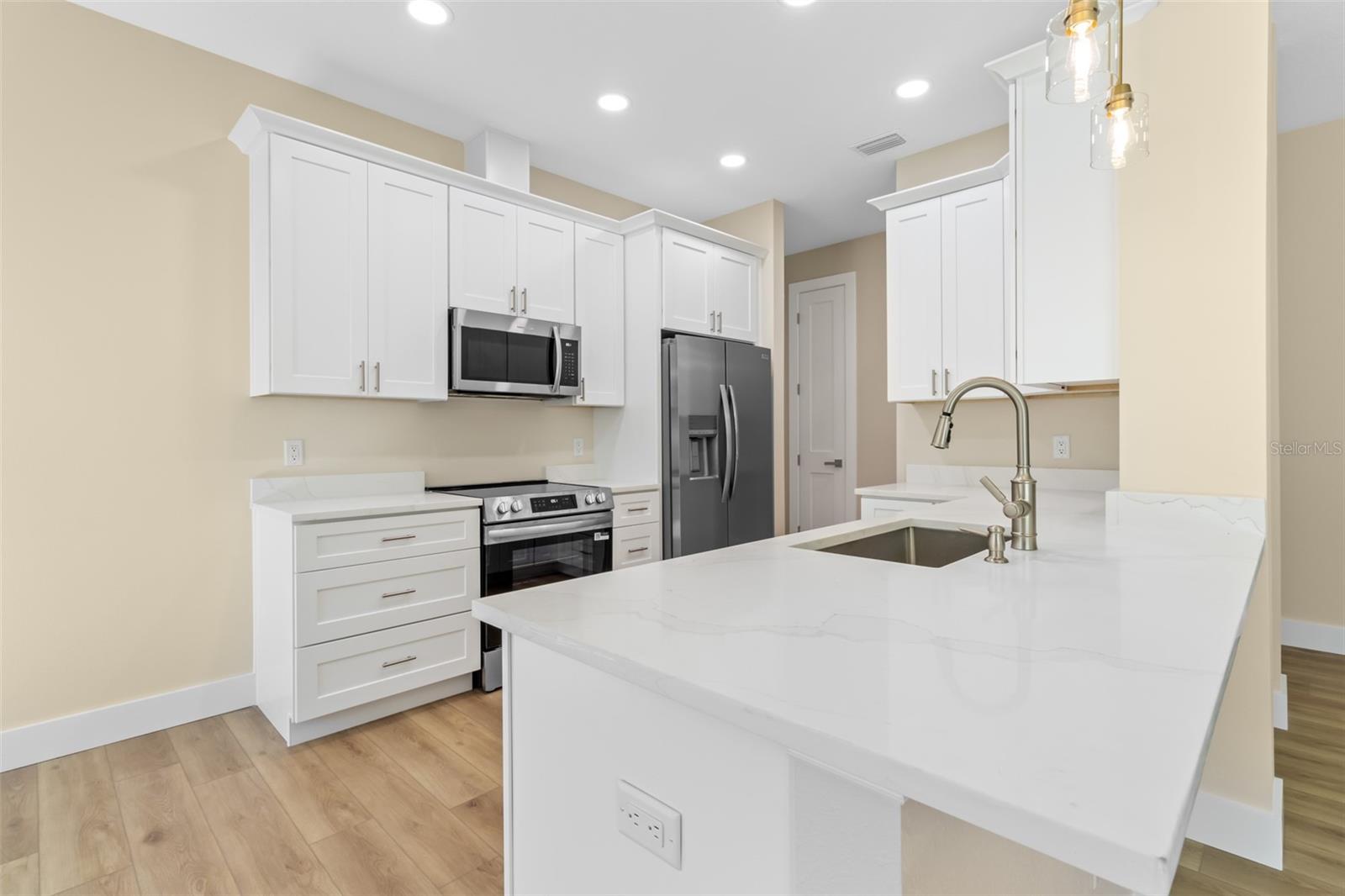 Image 33 of 72 For 13040 Tinamou Avenue