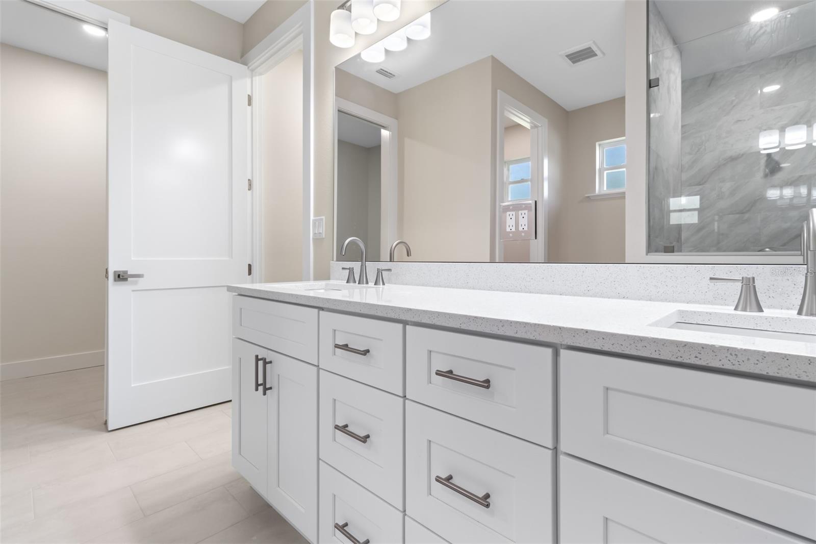 Image 39 of 72 For 13040 Tinamou Avenue