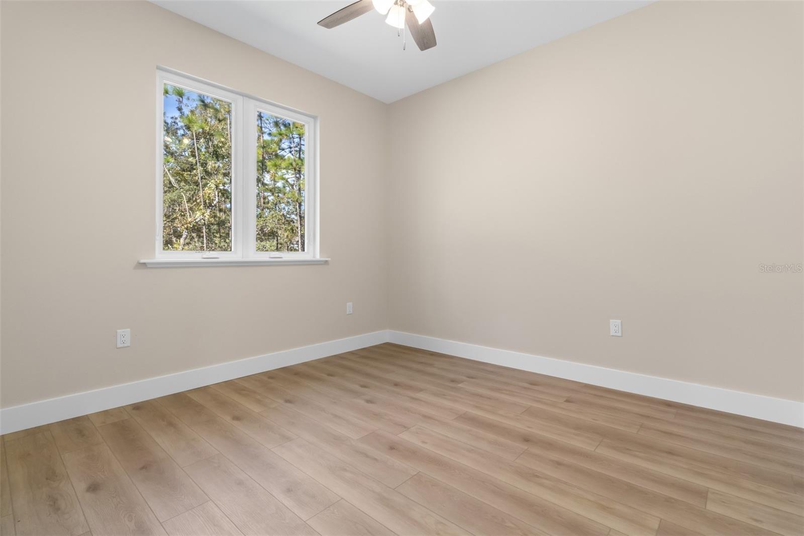 Image 43 of 72 For 13040 Tinamou Avenue