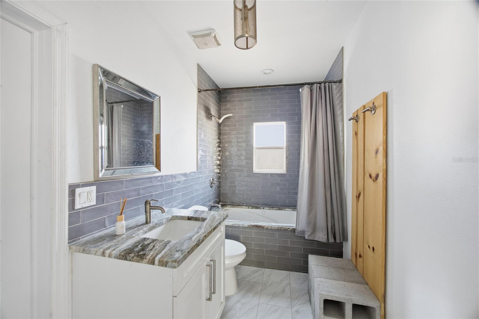 Image 27 of 46 For 515 Floribraska Avenue