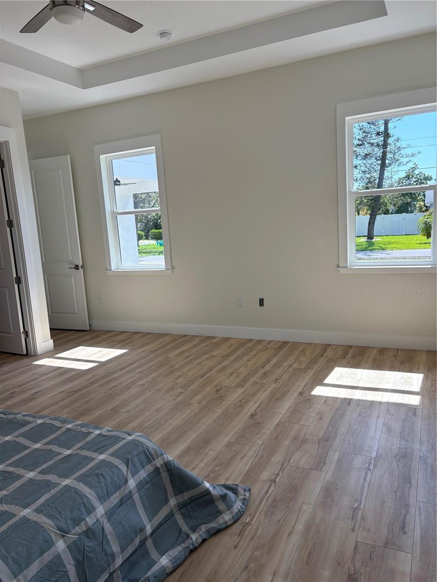 Image 21 of 31 For 14733 Sunset Drive