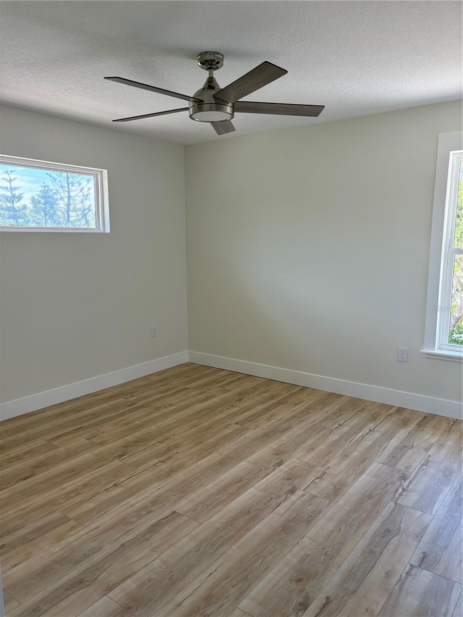 Image 25 of 31 For 14733 Sunset Drive