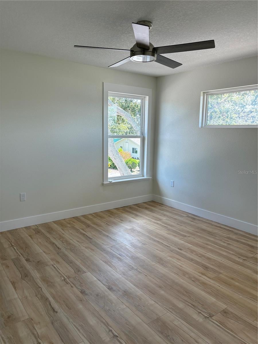 Image 26 of 31 For 14733 Sunset Drive