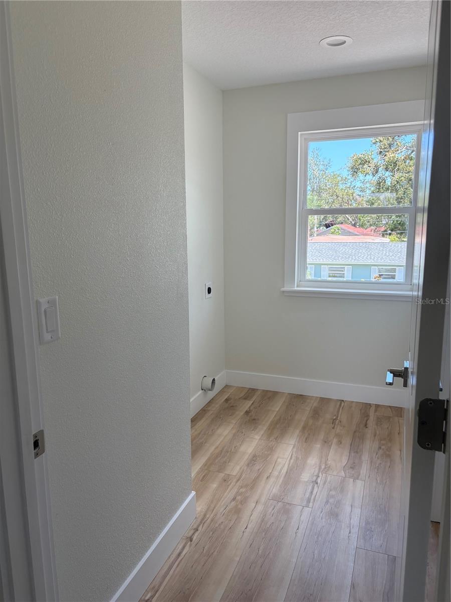 Image 28 of 31 For 14733 Sunset Drive