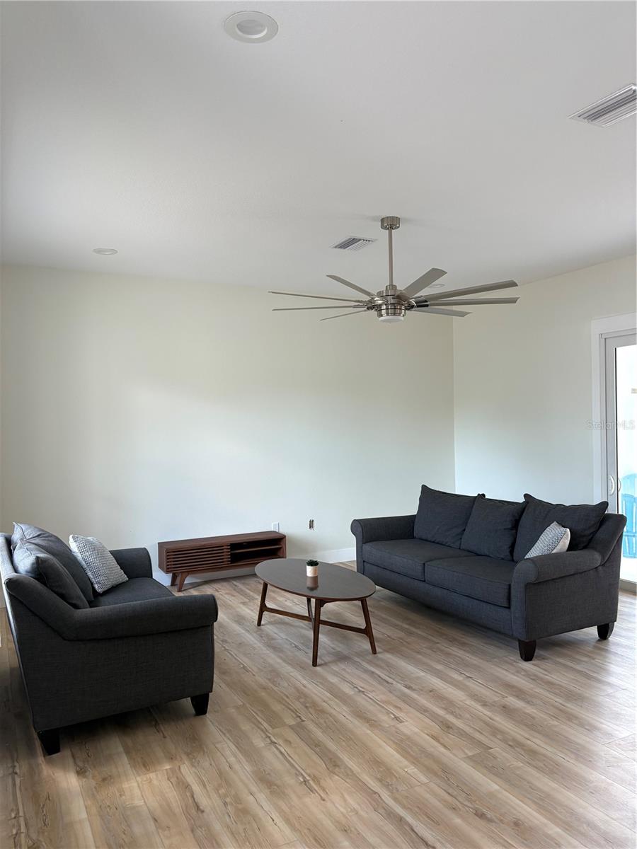 Image 5 of 31 For 14733 Sunset Drive