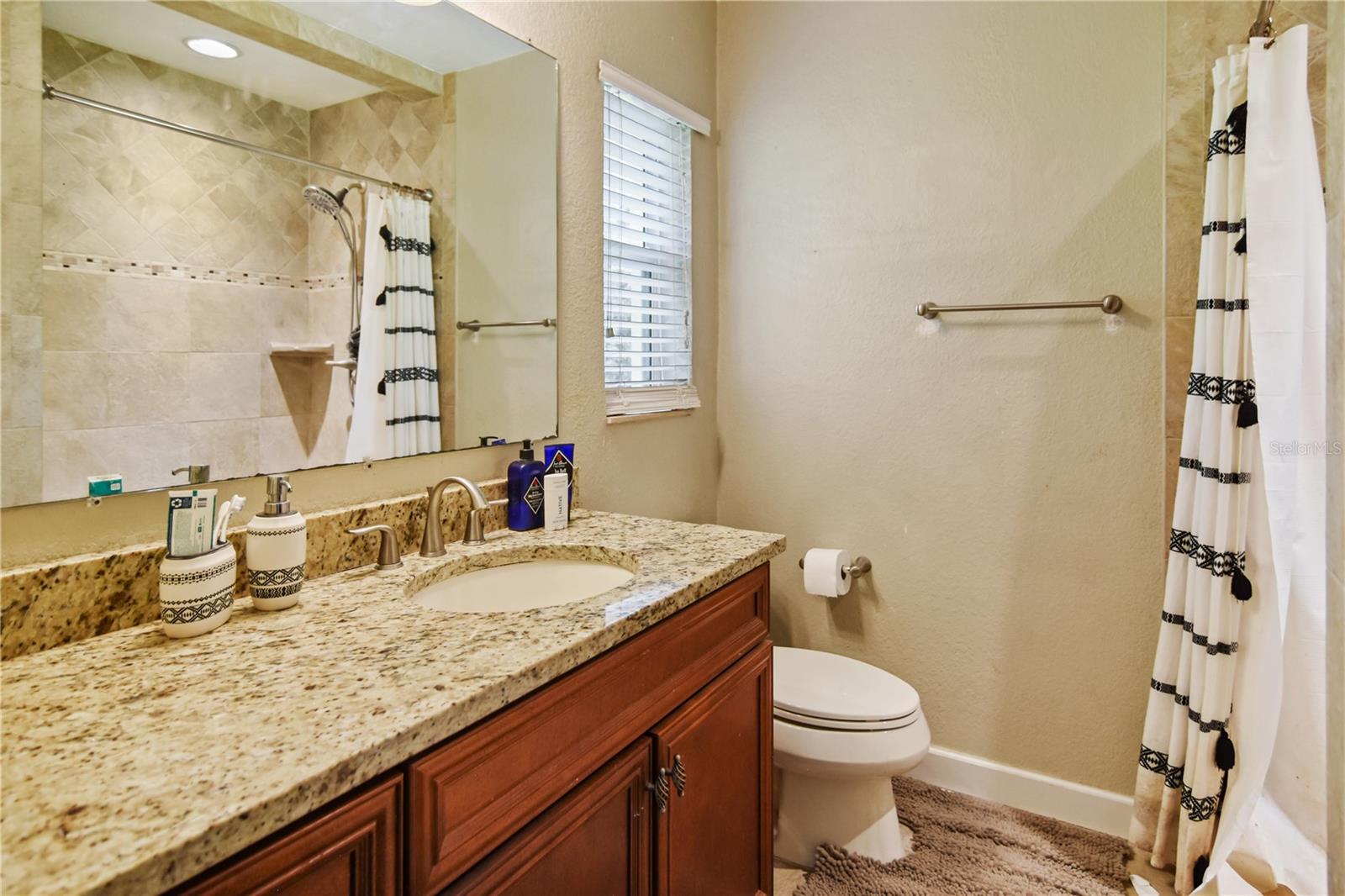 Listing photo id 14 for 305 Saint Augustine Avenue