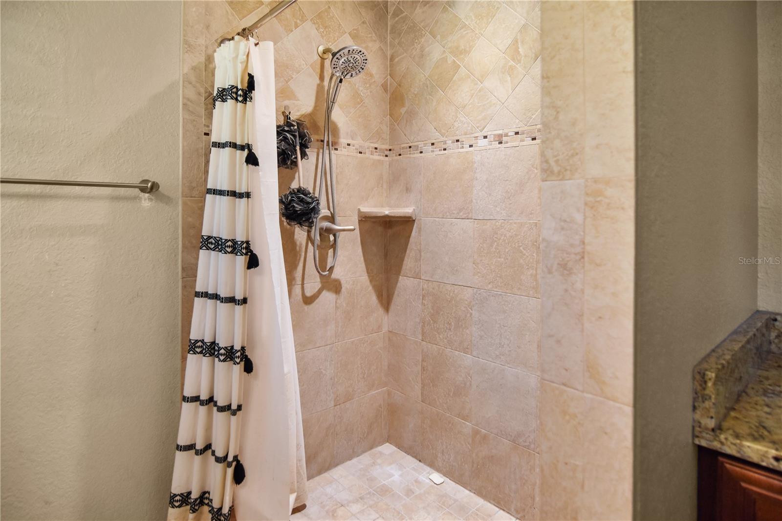 Listing photo id 15 for 305 Saint Augustine Avenue