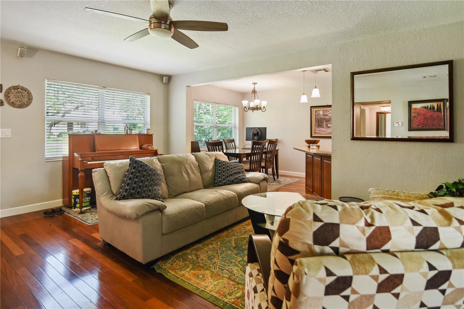 Listing photo id 2 for 305 Saint Augustine Avenue