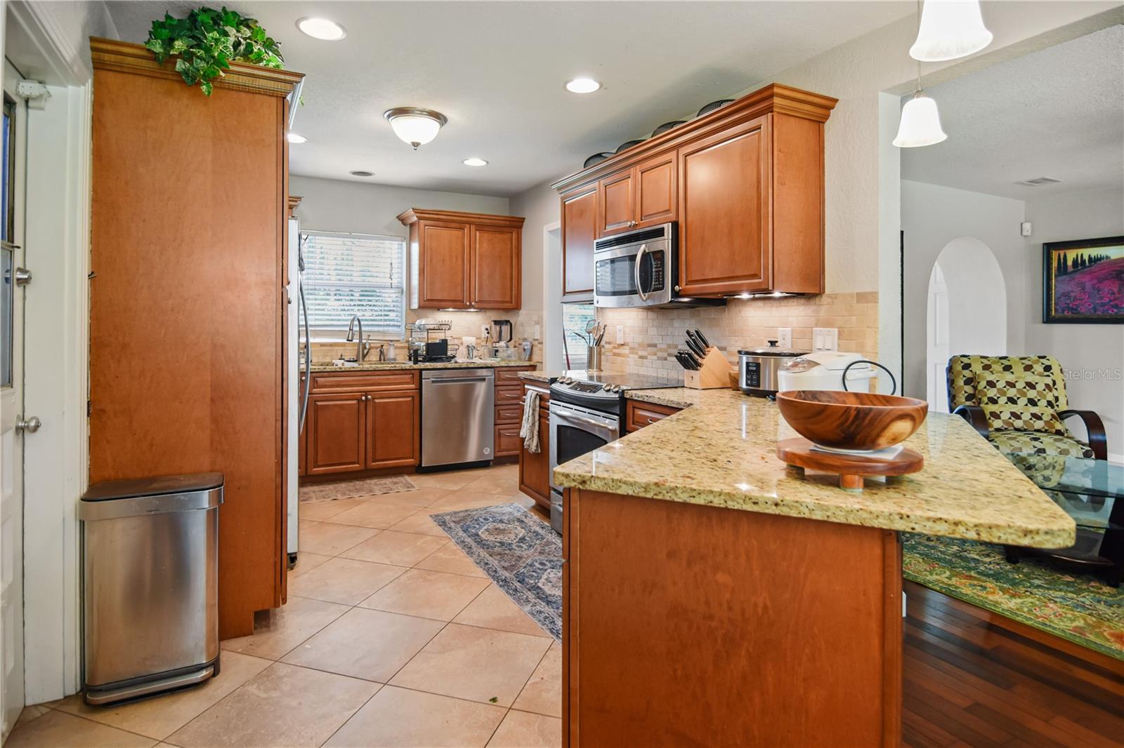 Listing photo id 4 for 305 Saint Augustine Avenue