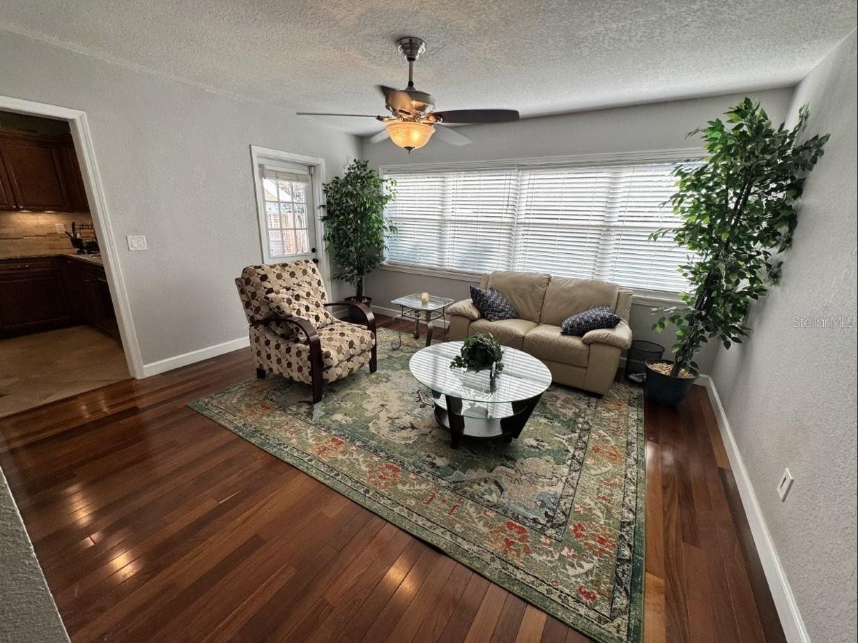 Listing photo id 7 for 305 Saint Augustine Avenue