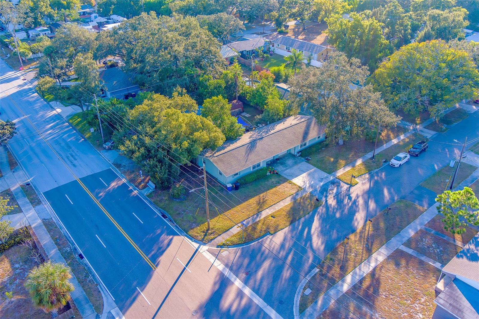 Listing photo id 14 for 1185 Granada Street