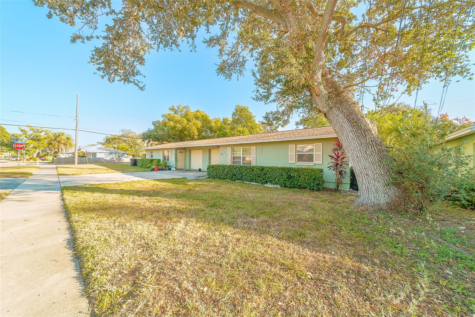 Listing photo id 3 for 1185 Granada Street