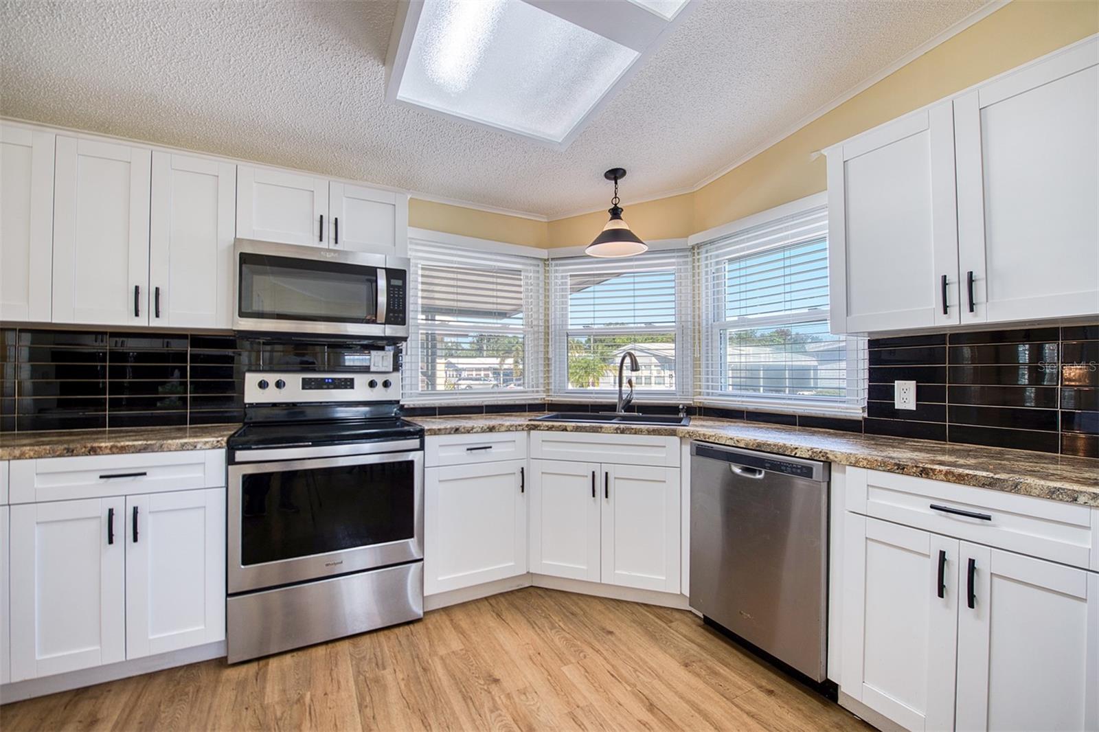 Image 16 of 49 For 72 Pelican Drive E