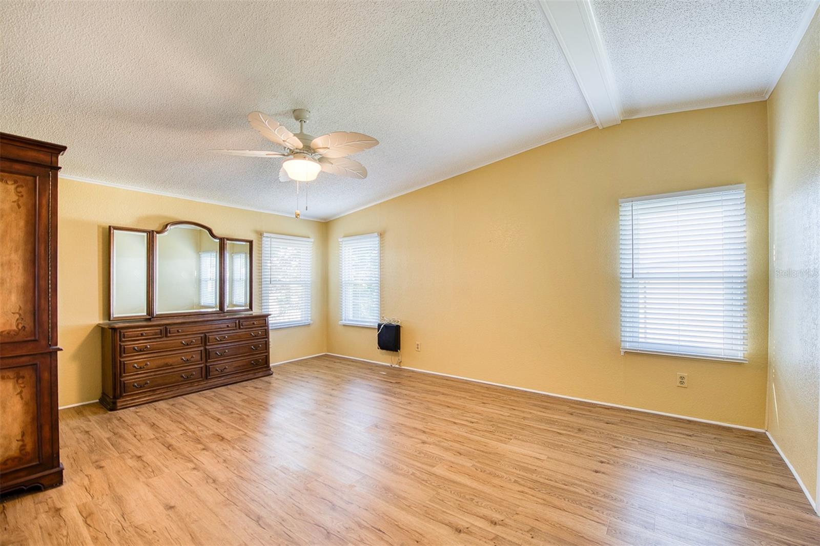 Image 20 of 49 For 72 Pelican Drive E