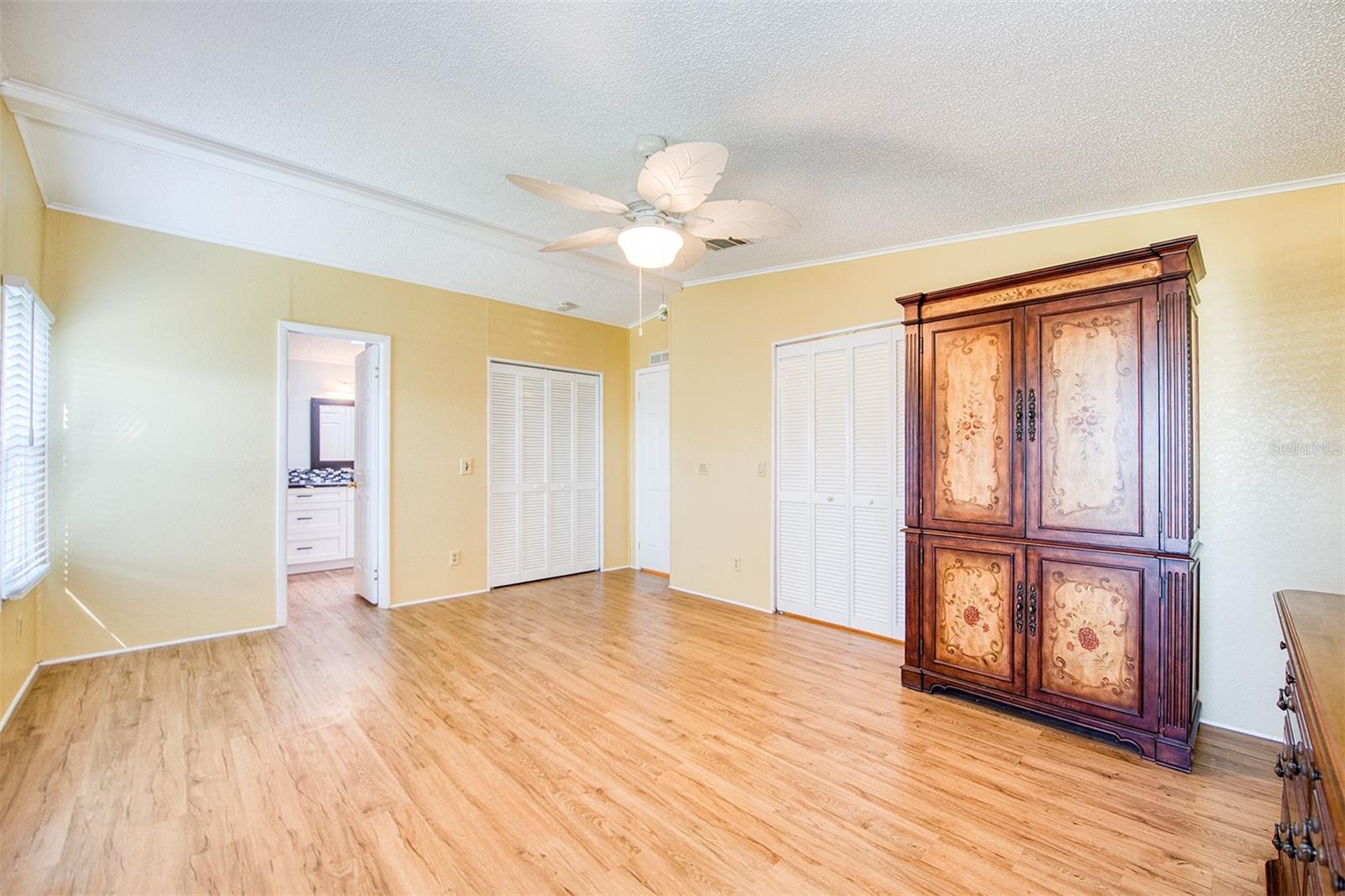 Image 21 of 49 For 72 Pelican Drive E