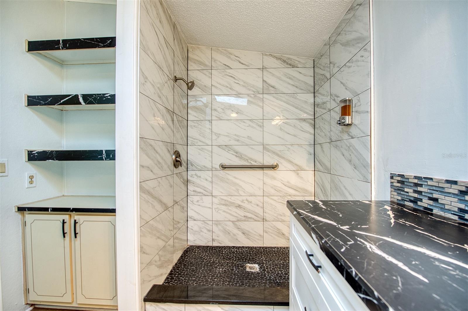 Image 26 of 49 For 72 Pelican Drive E