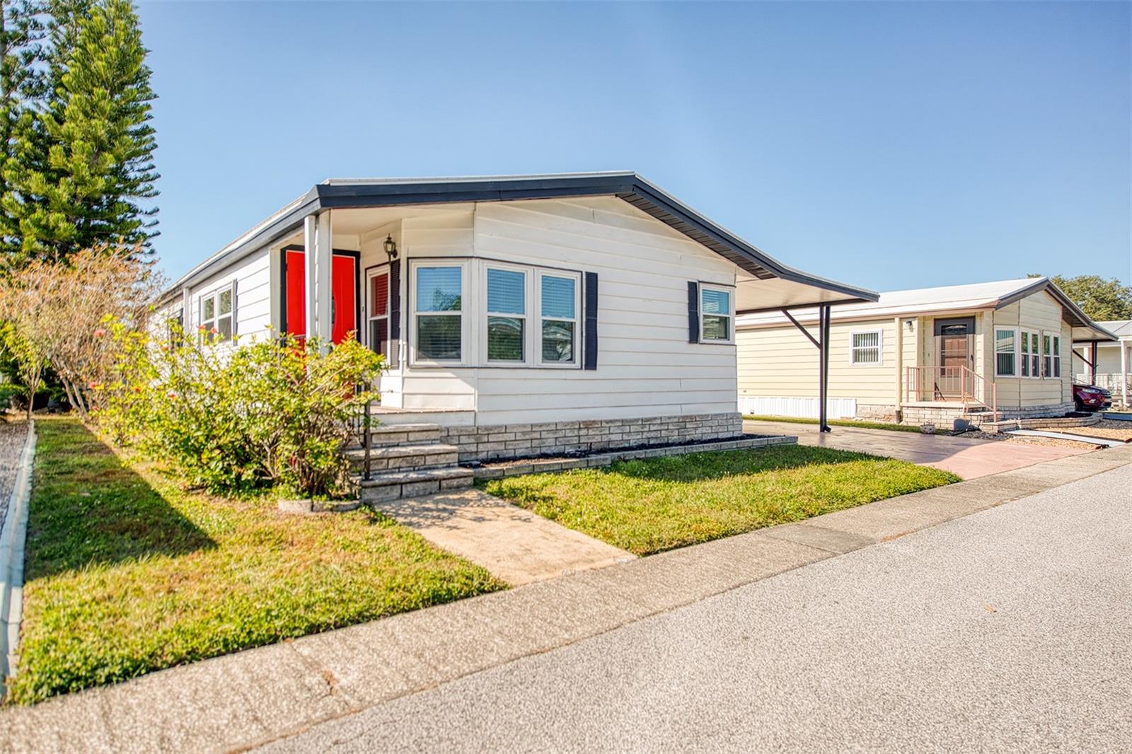 Image 33 of 49 For 72 Pelican Drive E