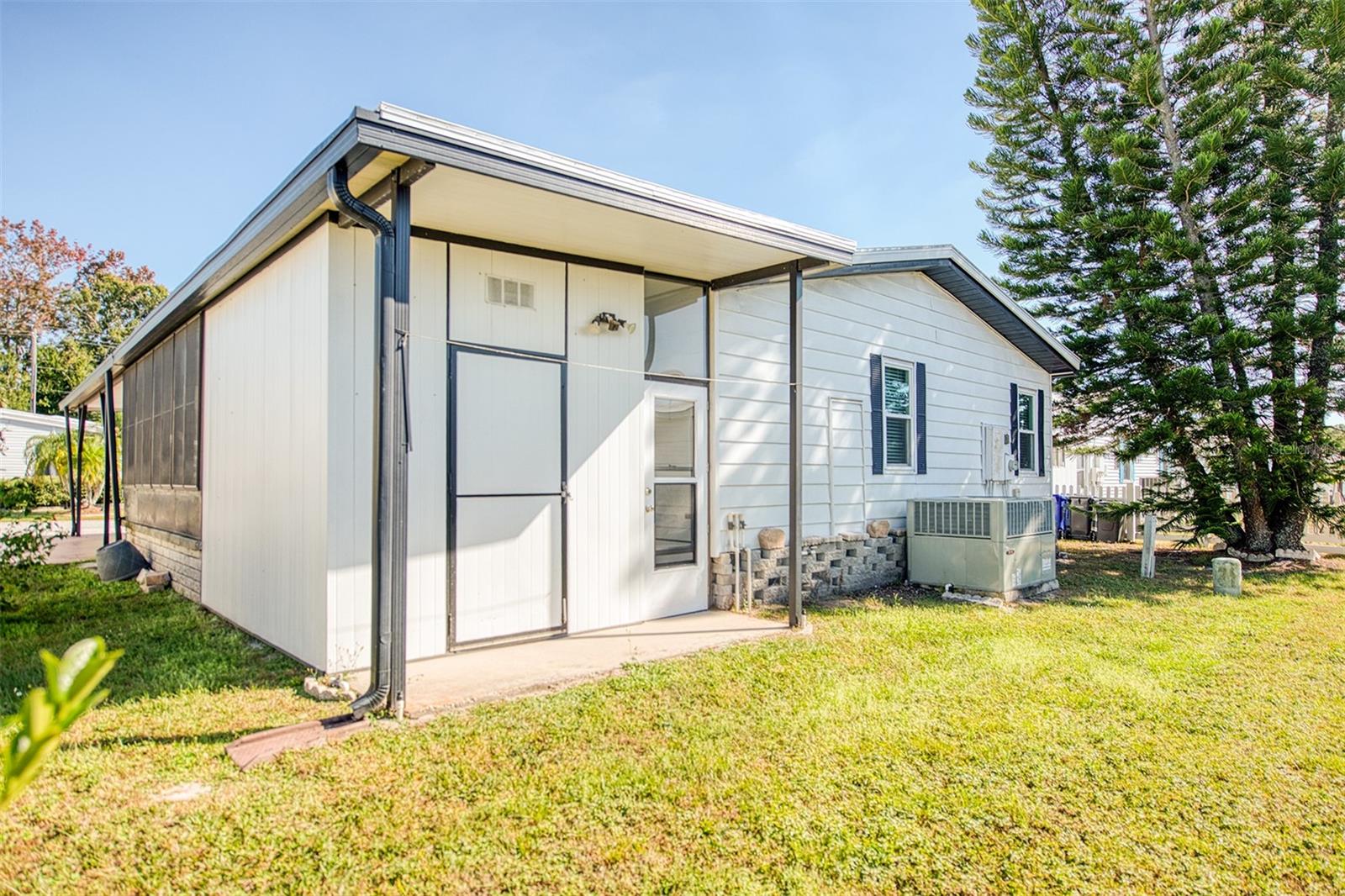 Image 36 of 49 For 72 Pelican Drive E