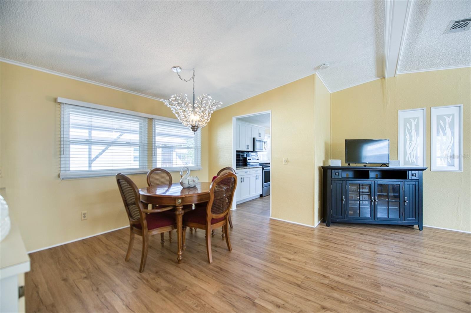 Image 8 of 49 For 72 Pelican Drive E