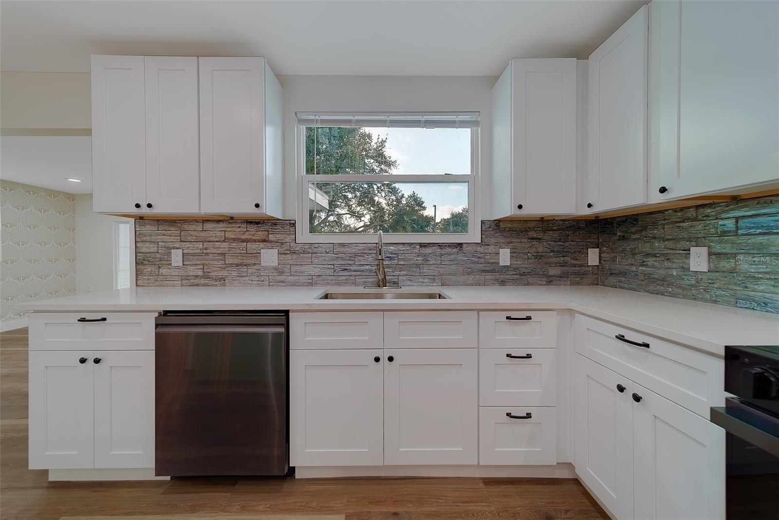 Image 11 of 86 For 1829 27th Avenue N