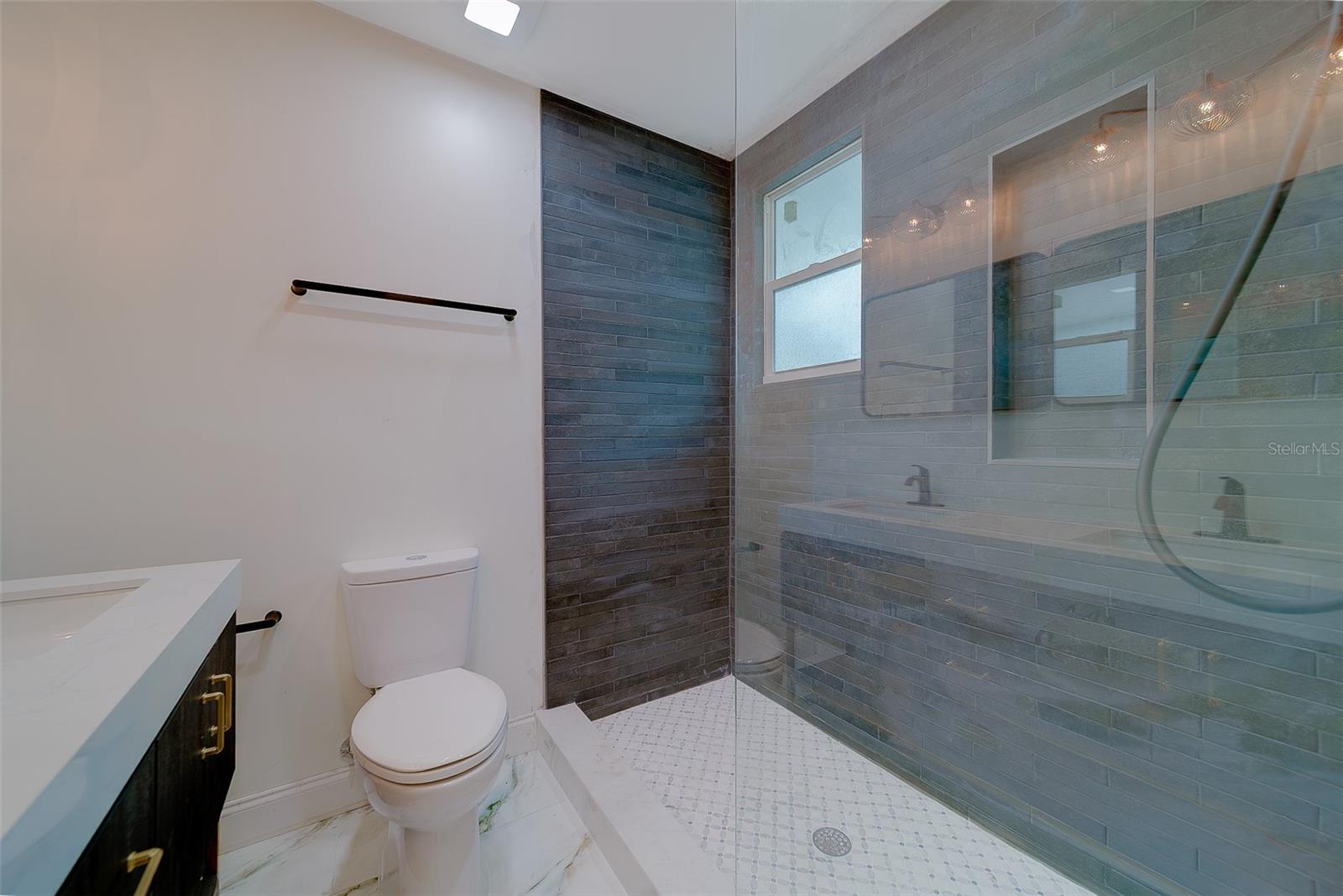 Image 36 of 86 For 1829 27th Avenue N