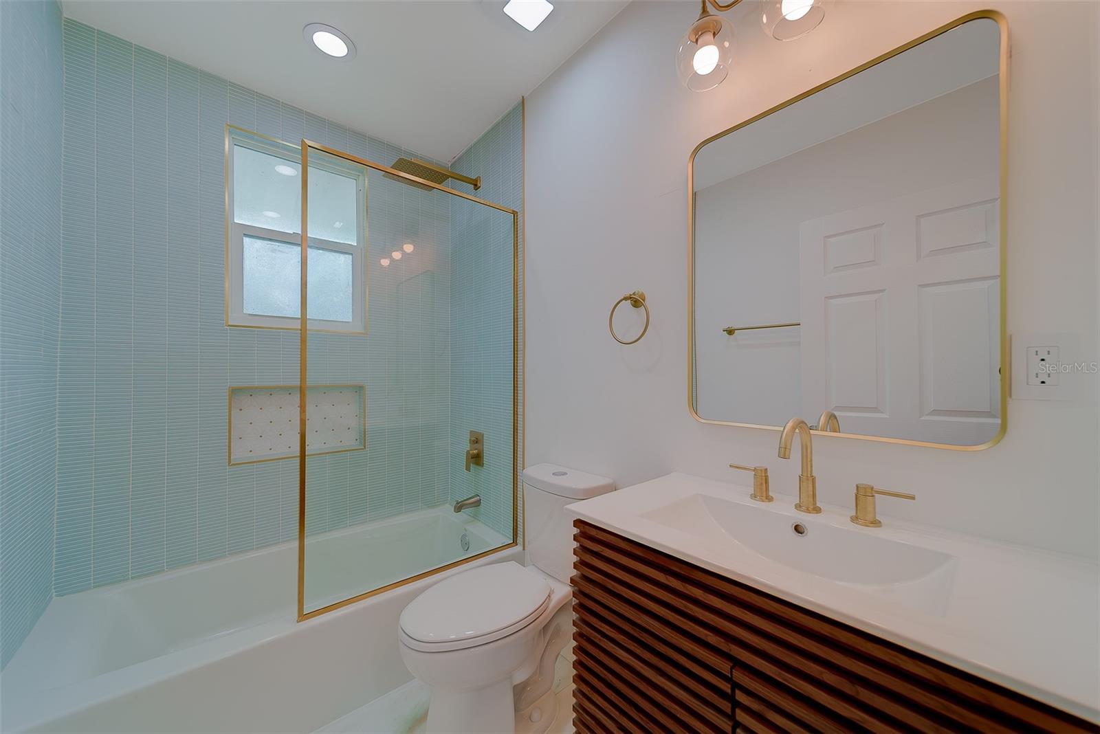 Image 45 of 86 For 1829 27th Avenue N