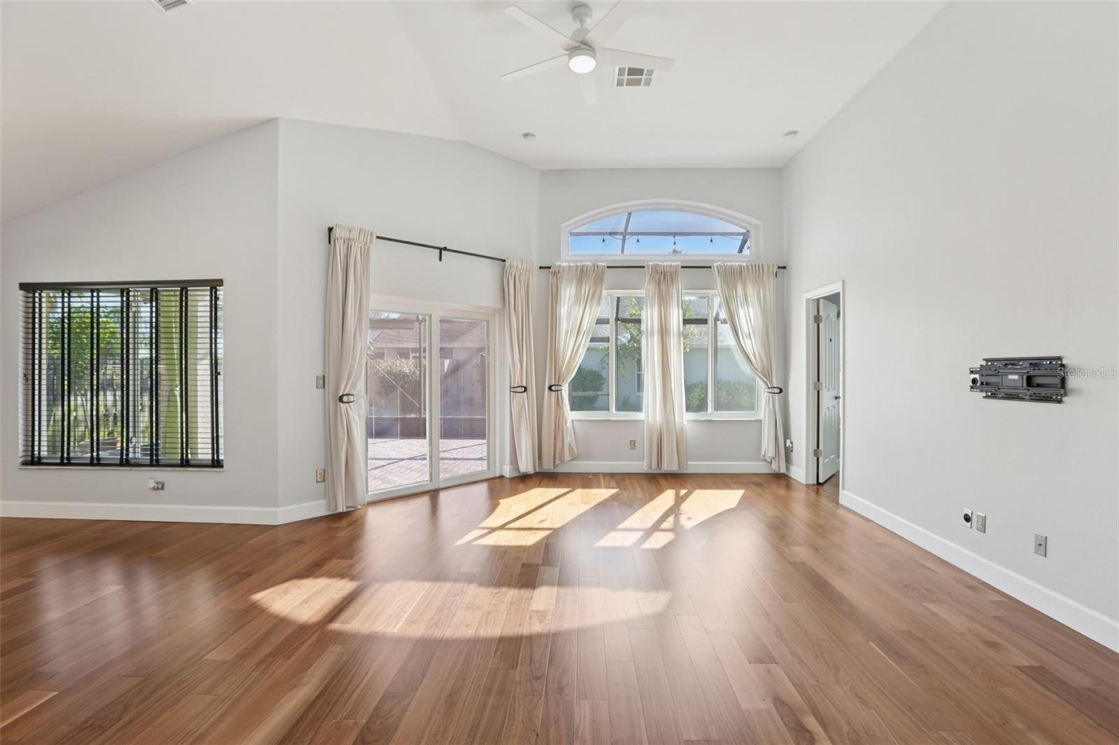 Image 7 of 36 For 10211 Oasis Palm Drive