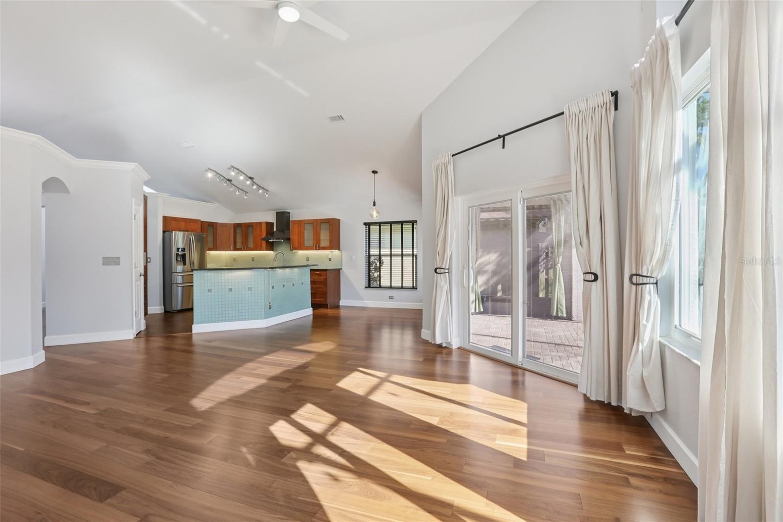 Image 9 of 36 For 10211 Oasis Palm Drive