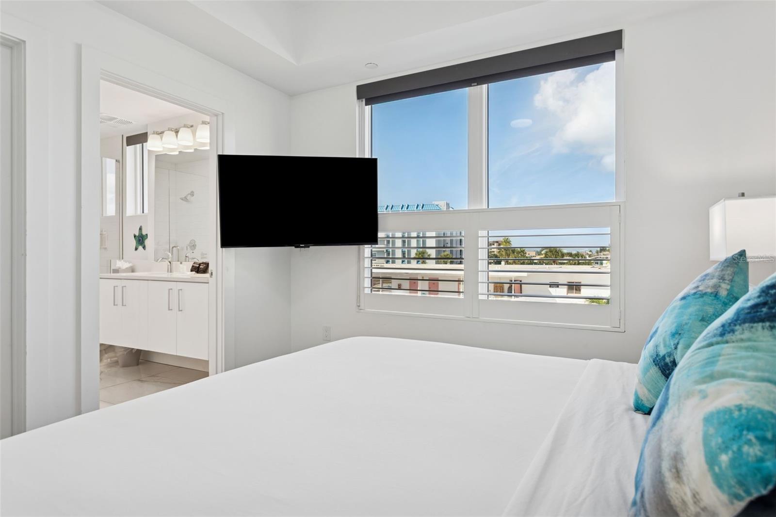 Listing photo id 17 for 11500 Gulf Boulevard 313