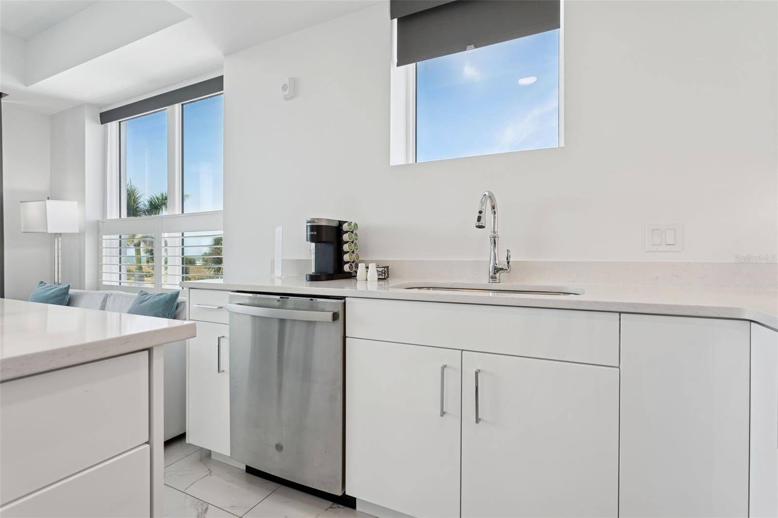 Listing photo id 3 for 11500 Gulf Boulevard 313