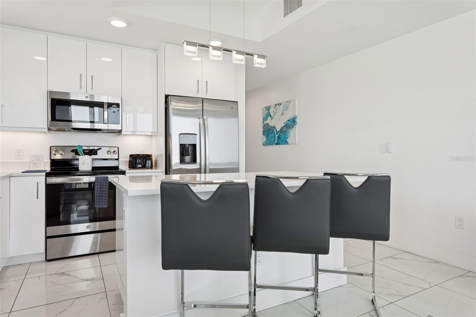 Listing photo id 5 for 11500 Gulf Boulevard 313