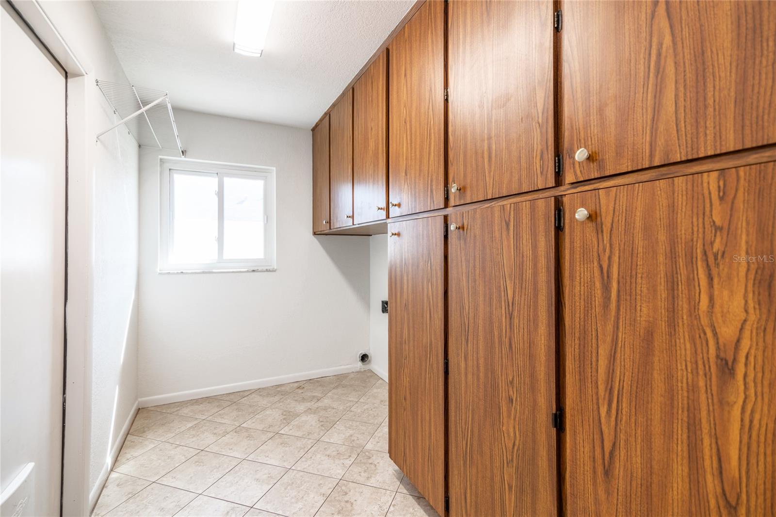 Image 12 of 16 For 2995 Lake Saxon Drive