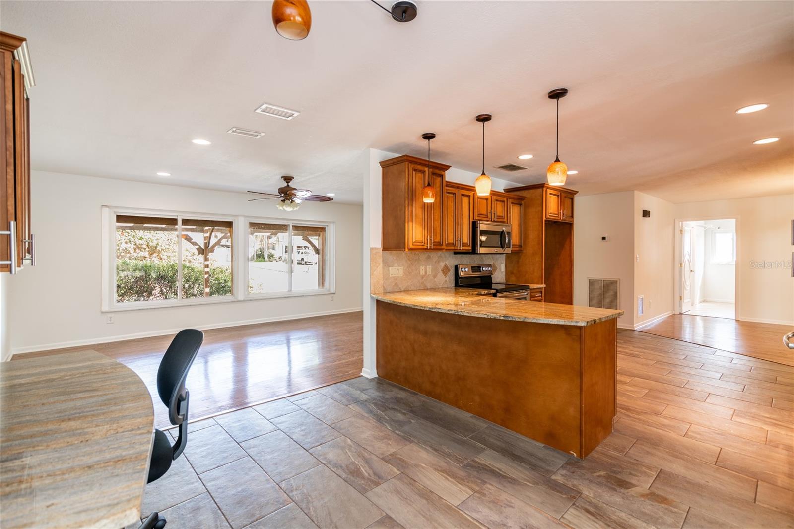 Image 6 of 16 For 2995 Lake Saxon Drive