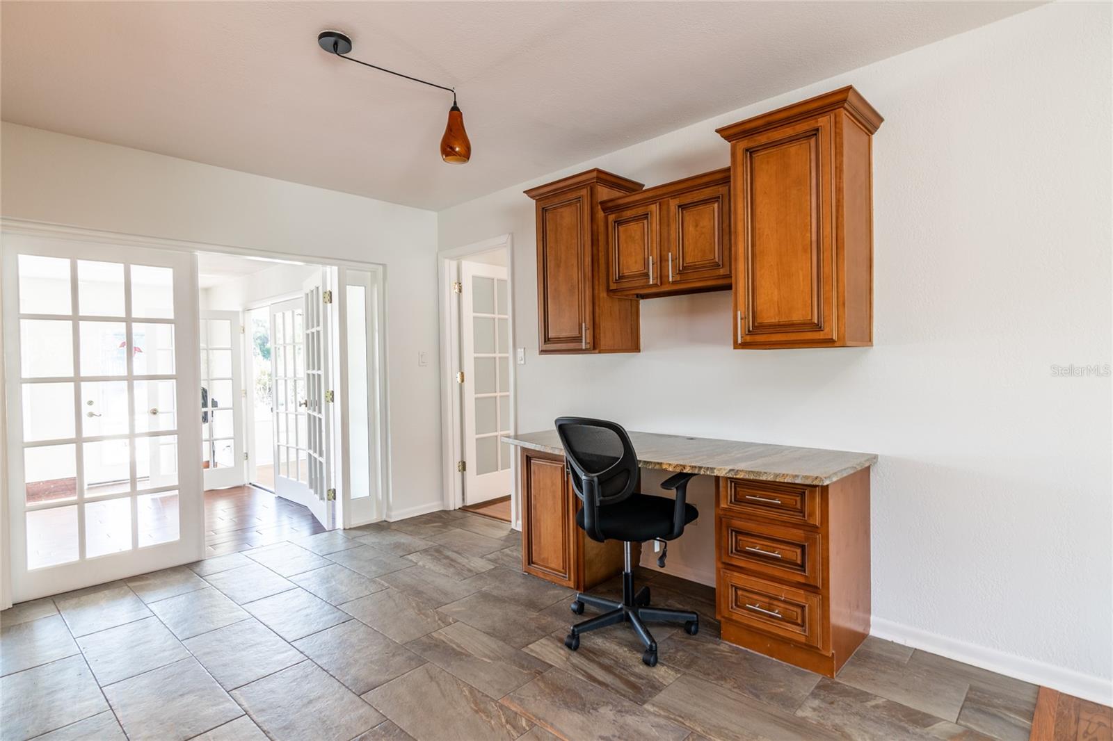 Image 7 of 16 For 2995 Lake Saxon Drive