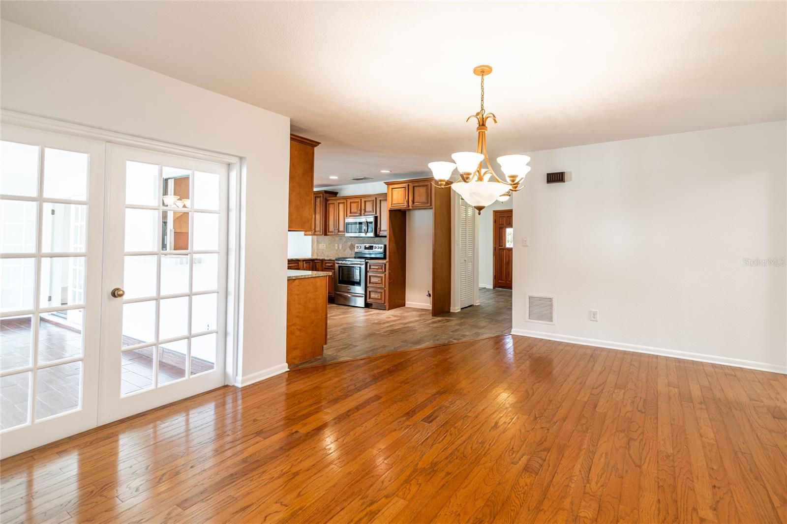 Image 9 of 16 For 2995 Lake Saxon Drive