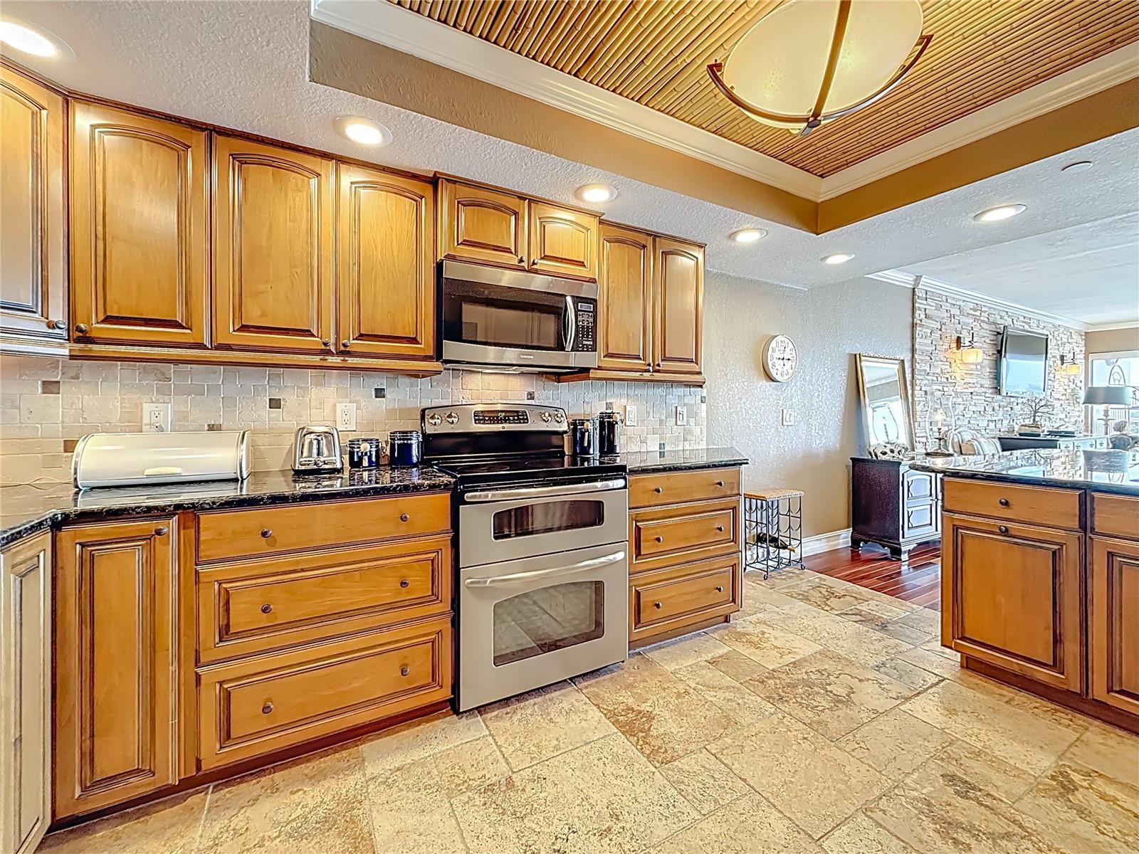 Image 4 of 90 For 2 Adalia Avenue 802