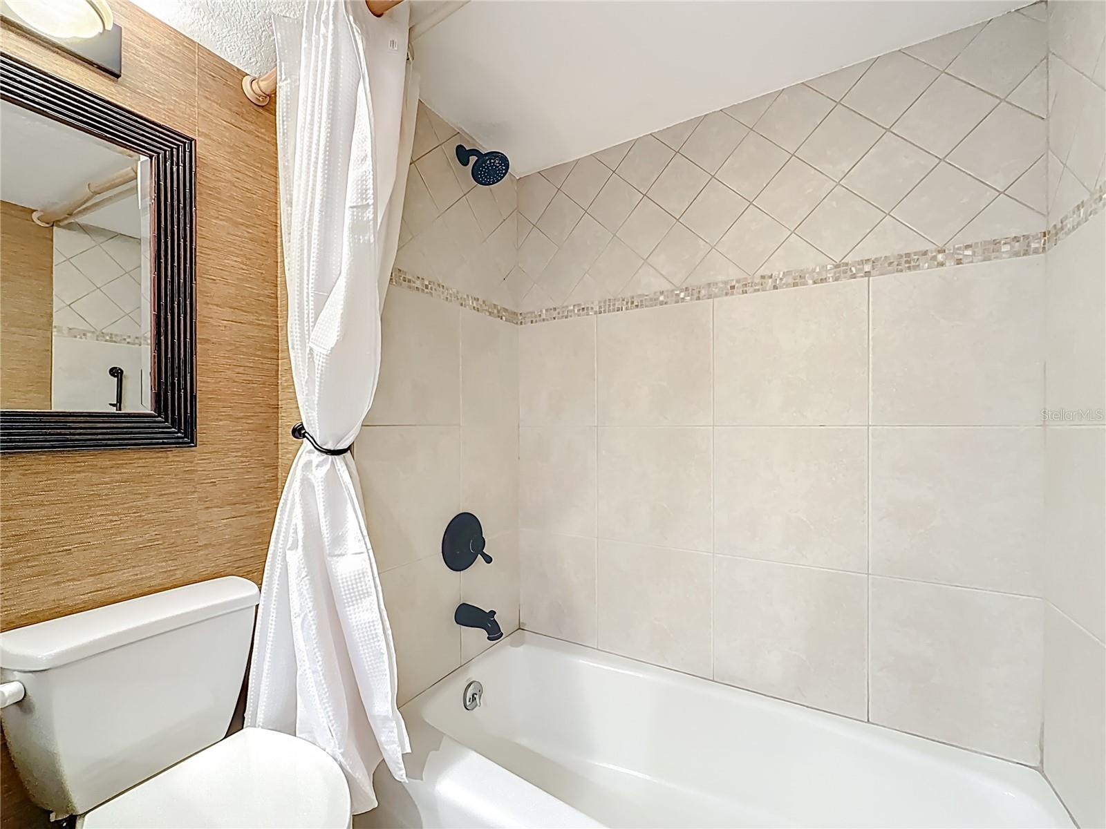 Image 42 of 90 For 2 Adalia Avenue 802