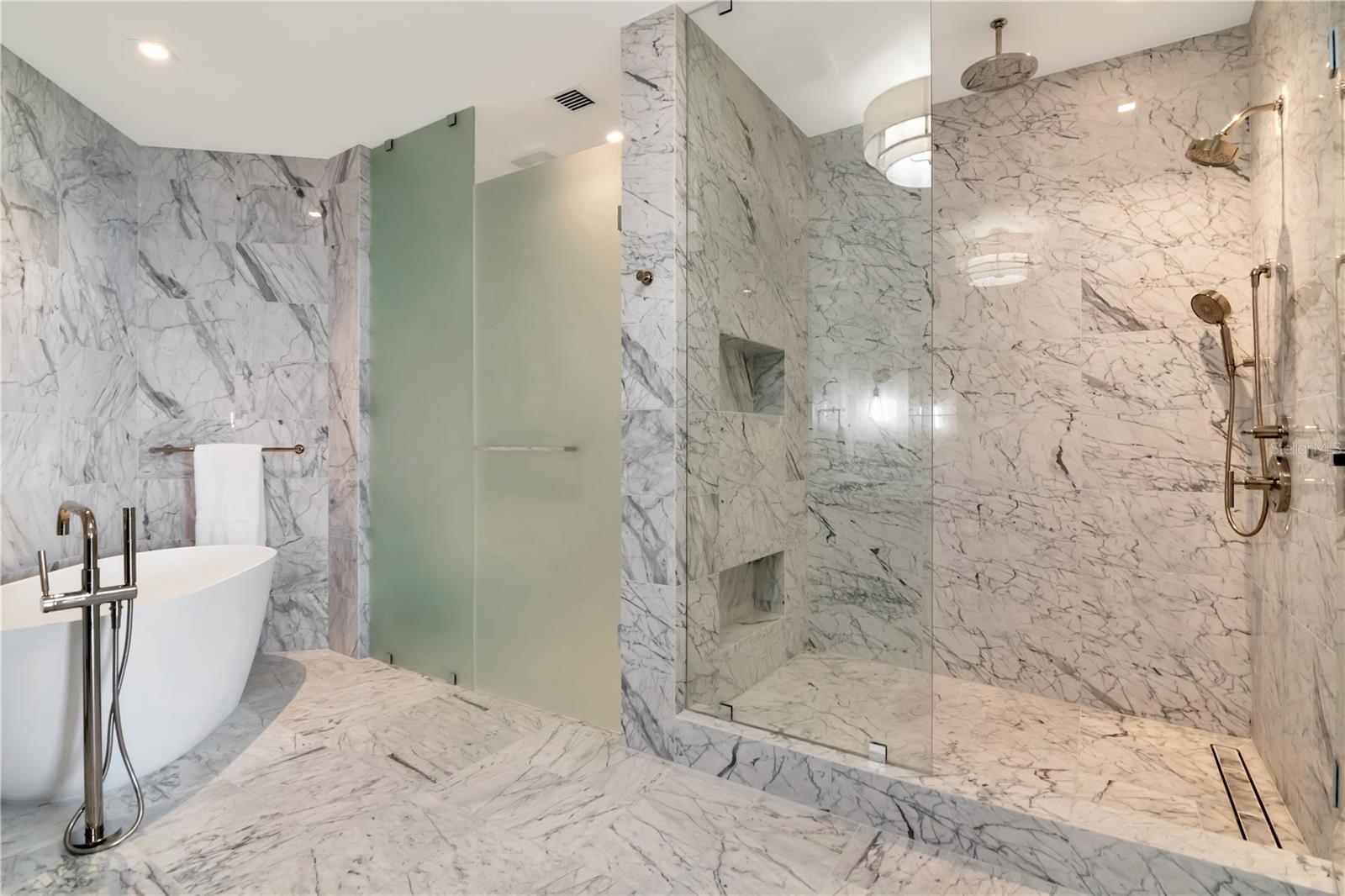 Image 15 of 100 For 2912 Santiago Street 804