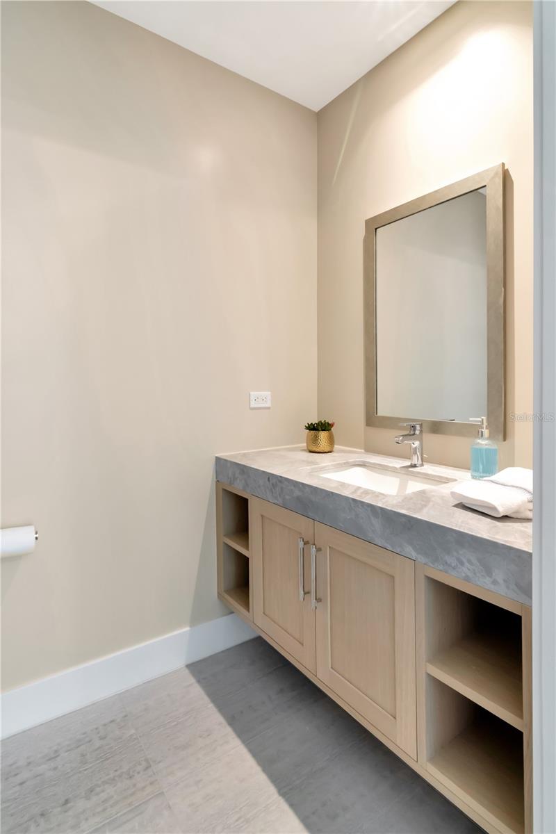 Image 18 of 100 For 2912 Santiago Street 804