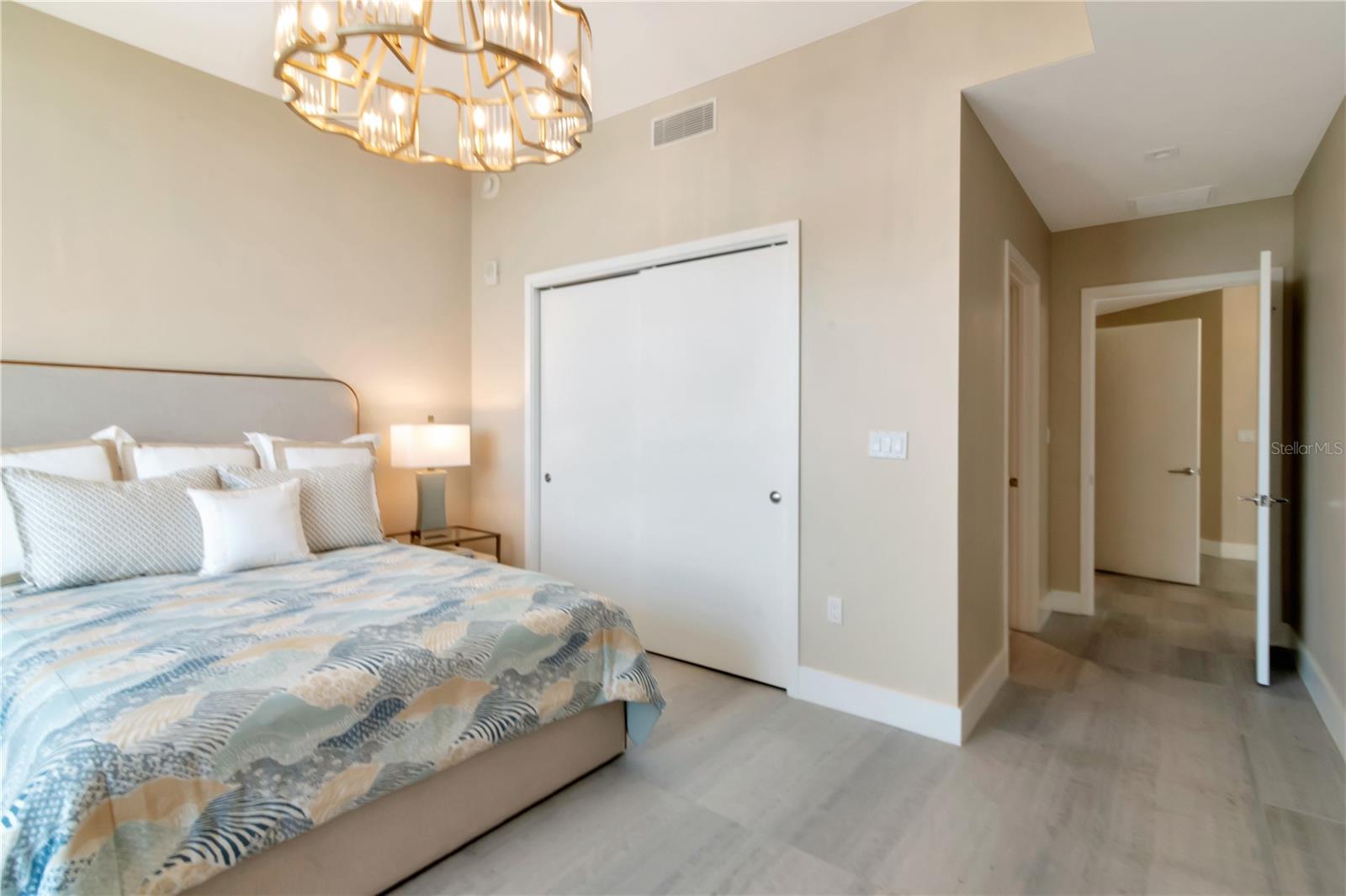 Image 21 of 100 For 2912 Santiago Street 804