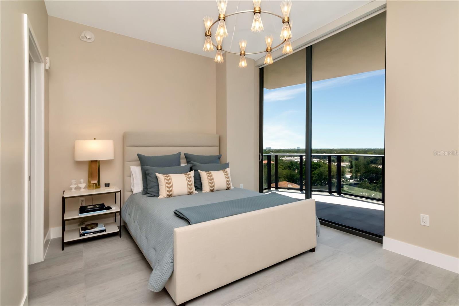 Image 22 of 100 For 2912 Santiago Street 804