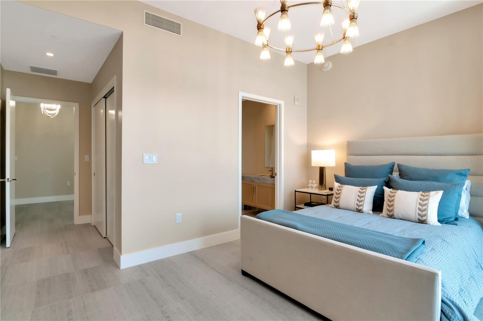 Image 24 of 100 For 2912 Santiago Street 804