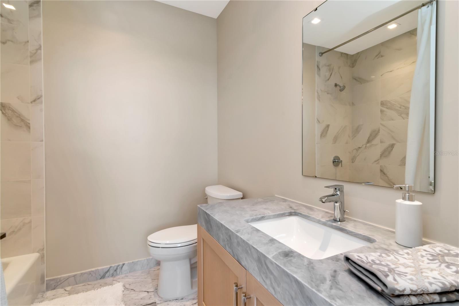 Image 25 of 100 For 2912 Santiago Street 804