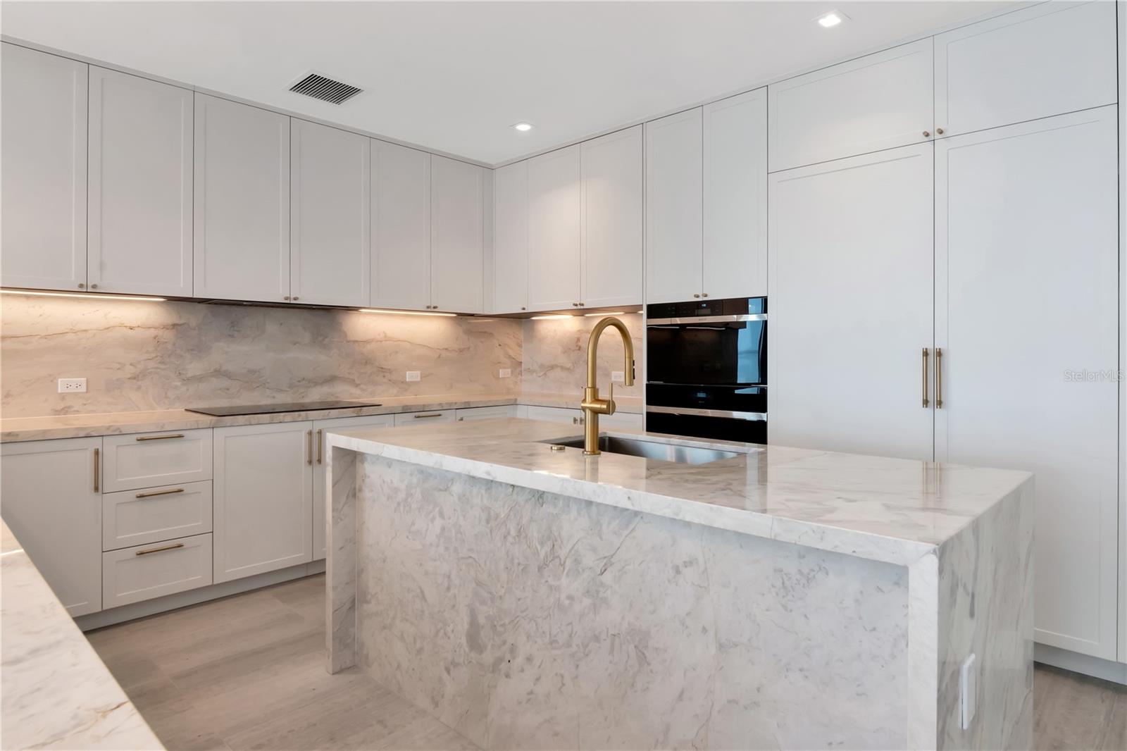 Image 32 of 100 For 2912 Santiago Street 804