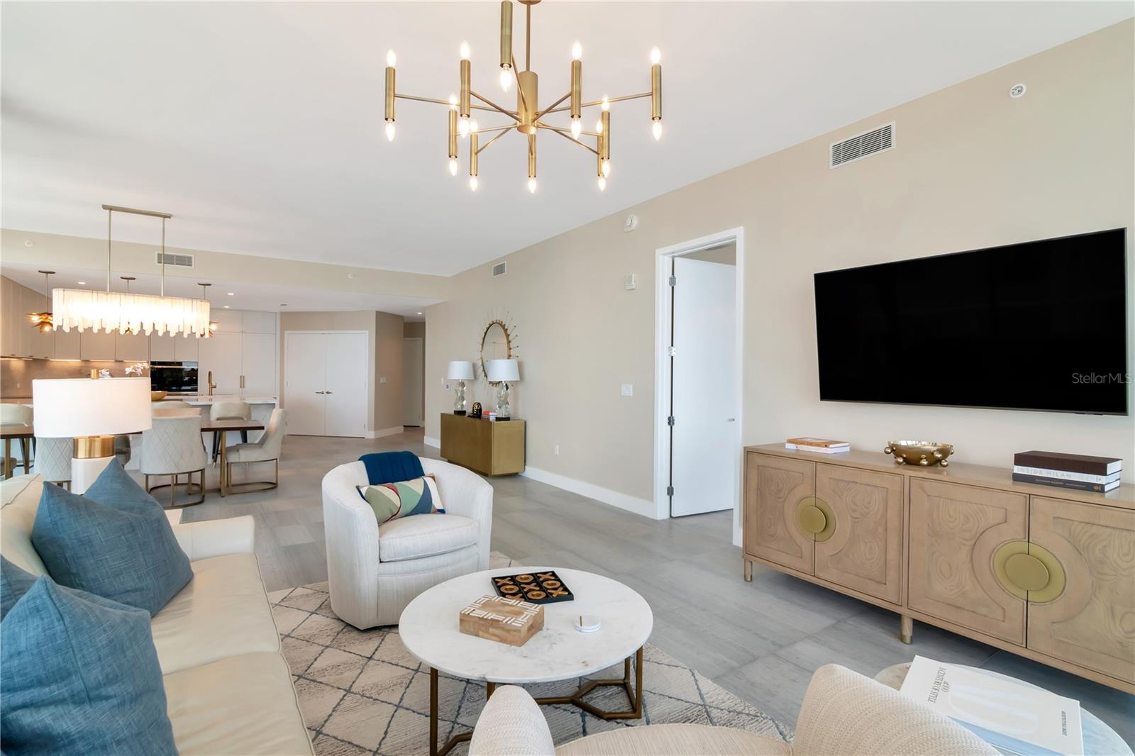 Image 43 of 100 For 2912 Santiago Street 804