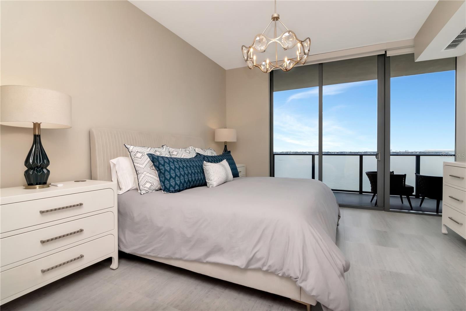 Image 6 of 100 For 2912 Santiago Street 804