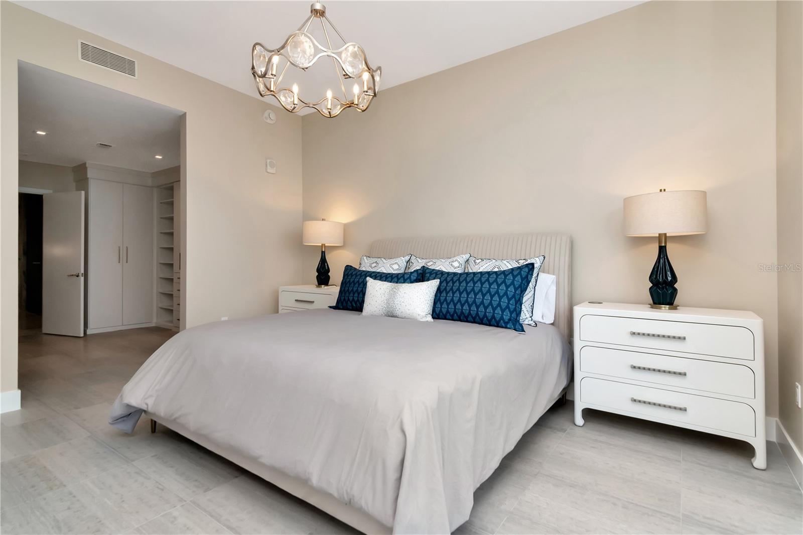 Image 7 of 100 For 2912 Santiago Street 804