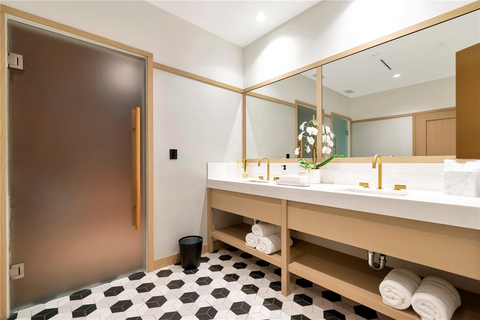 Image 93 of 100 For 2912 Santiago Street 804